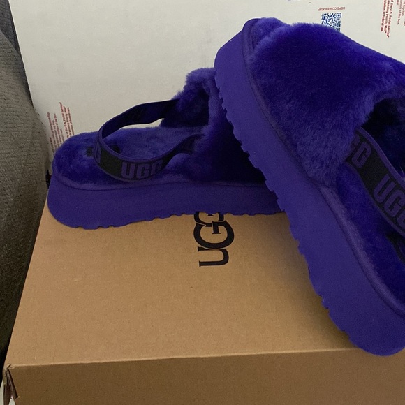 UGG - Picture 5 of 12